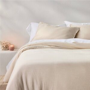 Elegant Cream Bedding Set